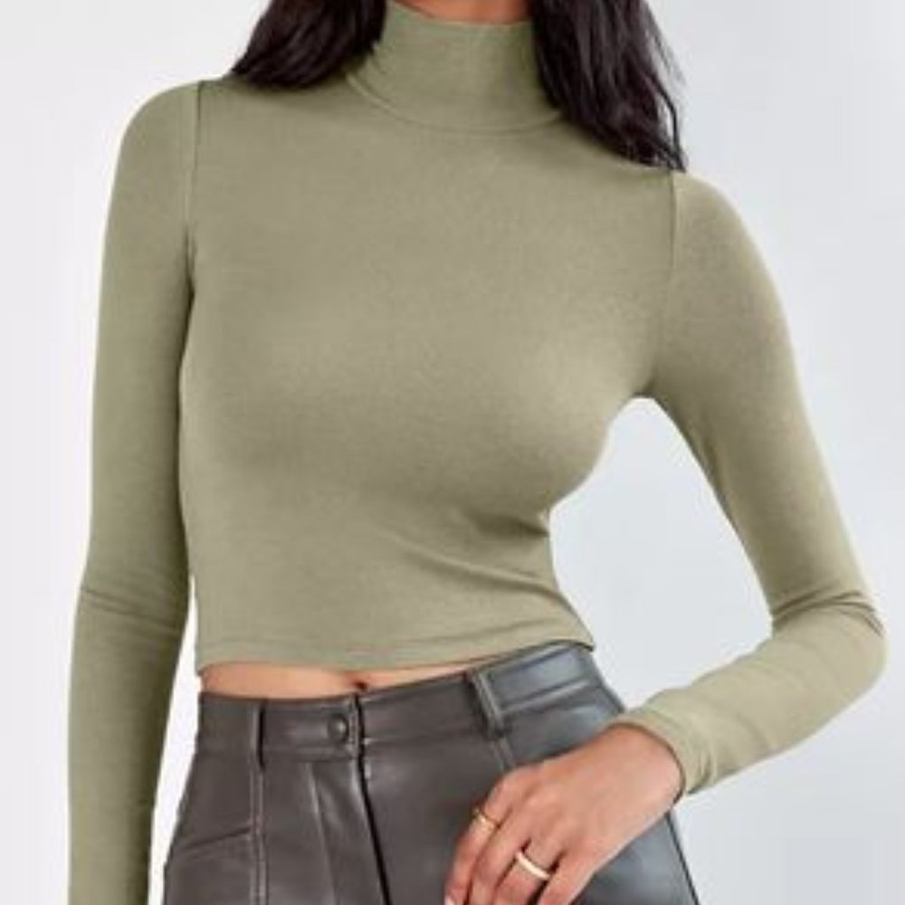 Wilfred Only Cropped Turtleneck